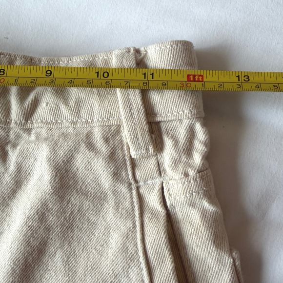 Zara Womens High Waisted Denim Shorts Ecru Off White Frayed Hem Size US 0 MEX 22 - Picture 7 of 9